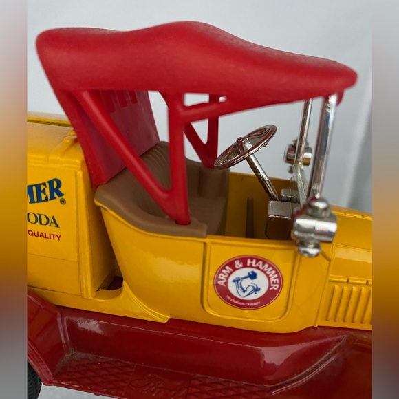 “Arm & Hammer” Vintage 1918 Ford Runabout Car Bank - Picture 3 of 6